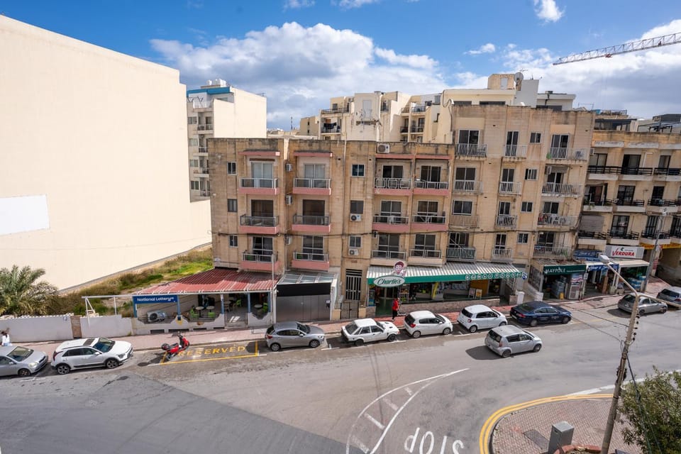 Neighbourhood, Street view