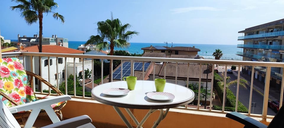 View (from property/room), Balcony/Terrace, Dining area, Sea view
