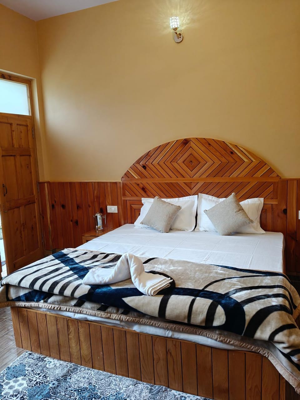 Seri Pyramid View Home Stay Jibhi Vacation rental in Himachal Pradesh