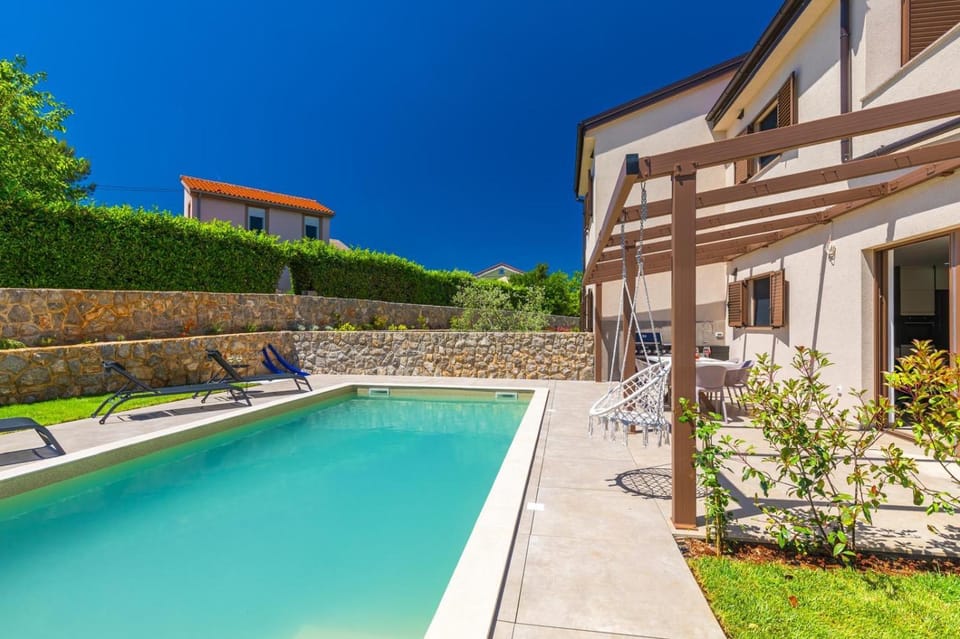 Property building, Patio, Day, Garden, Pool view