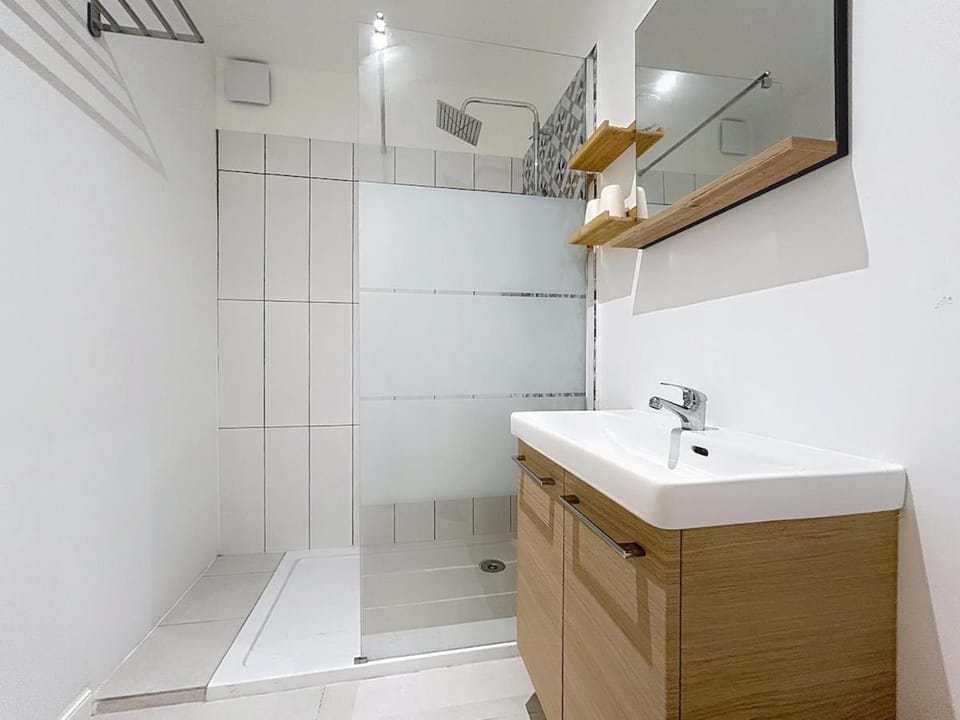 Shower, Bathroom