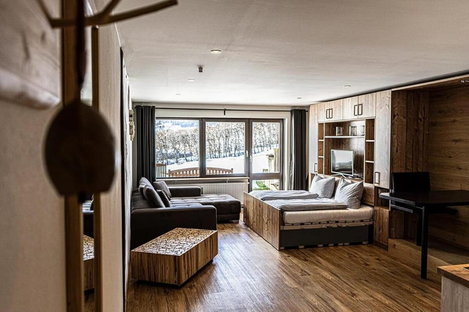 Bed, TV and multimedia, Living room, Photo of the whole room, Seating area, Bedroom