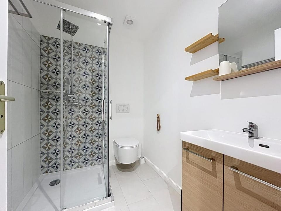 Shower, Toilet, Bathroom