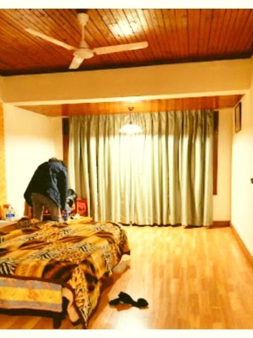 The Kashmiri crown Hotel in India