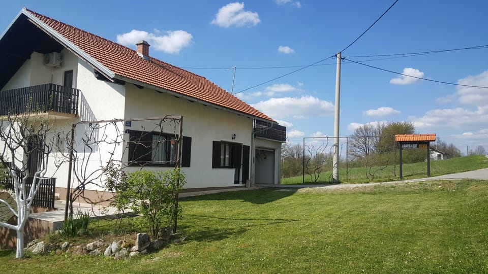 Facade/entrance, Spring, Neighbourhood, Natural landscape, Garden view, Street view, Area and facilities, Quiet street view