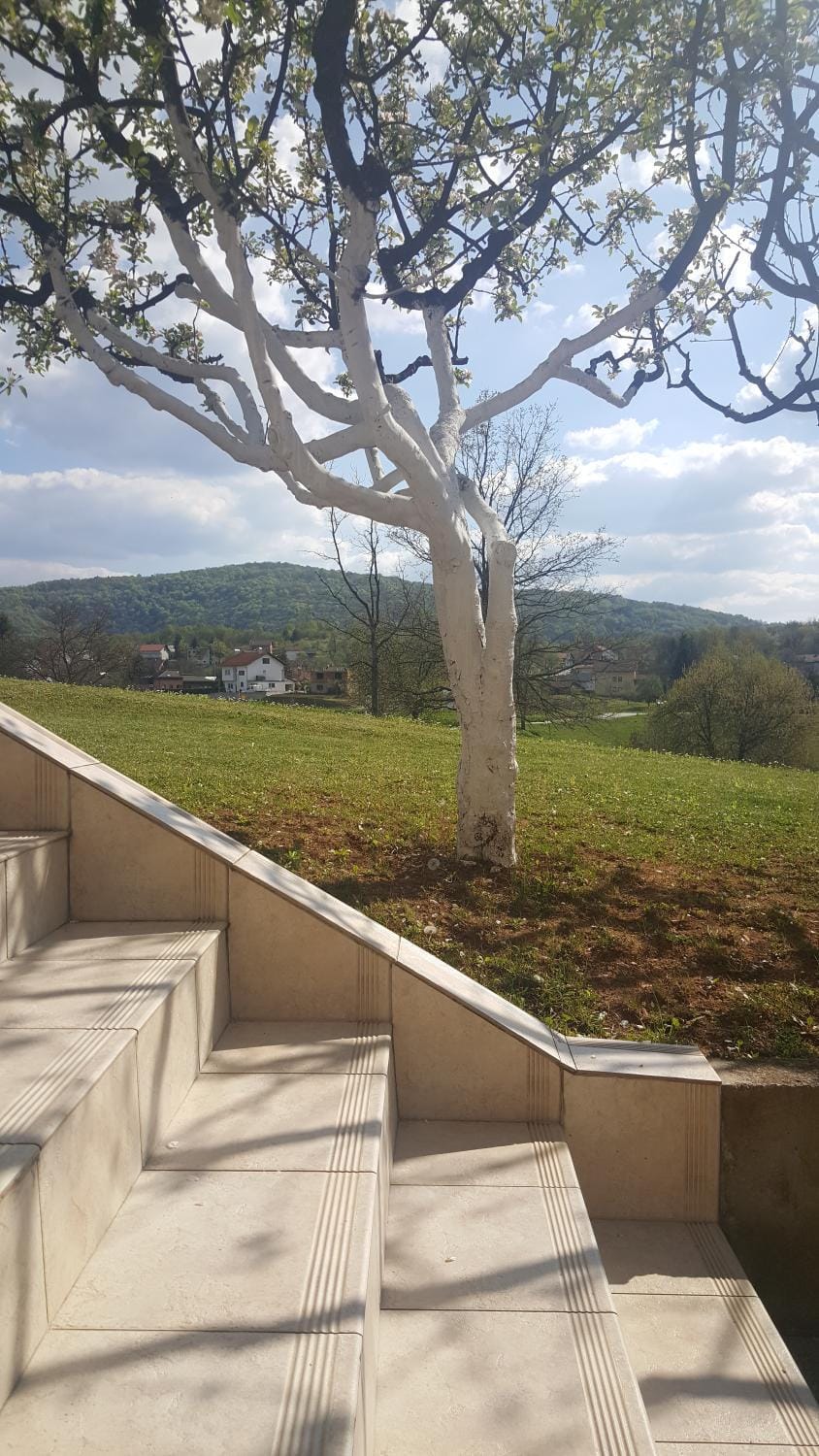 Facade/entrance, Spring, Off site, Day, Neighbourhood, Natural landscape, Garden