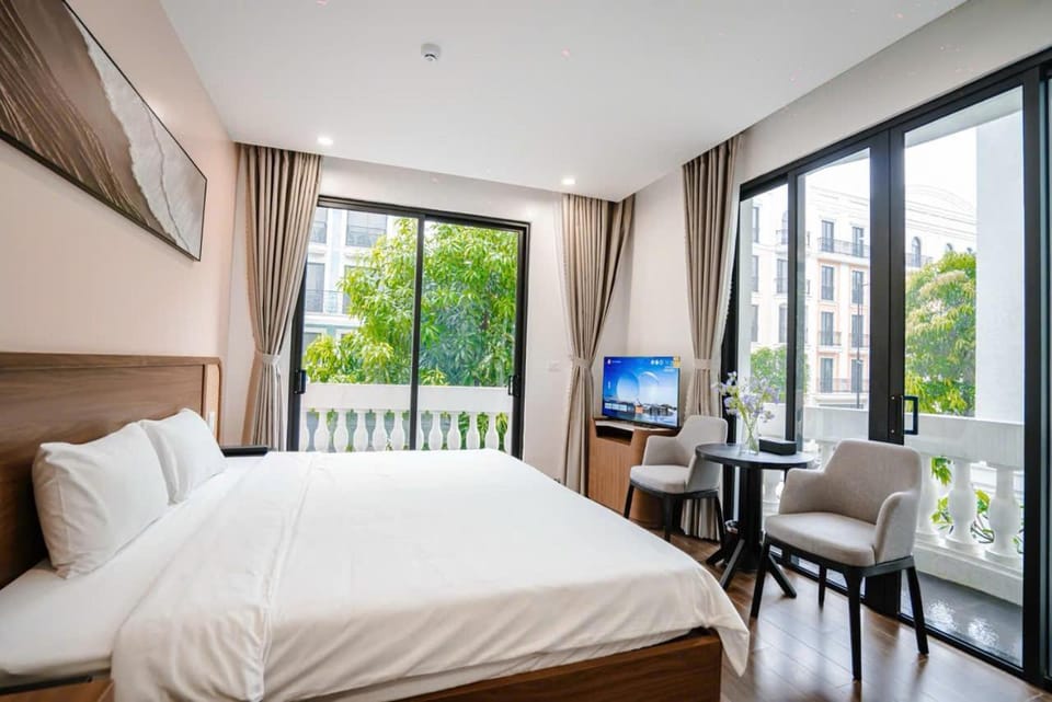 TV and multimedia, Balcony/Terrace, Photo of the whole room, Bedroom