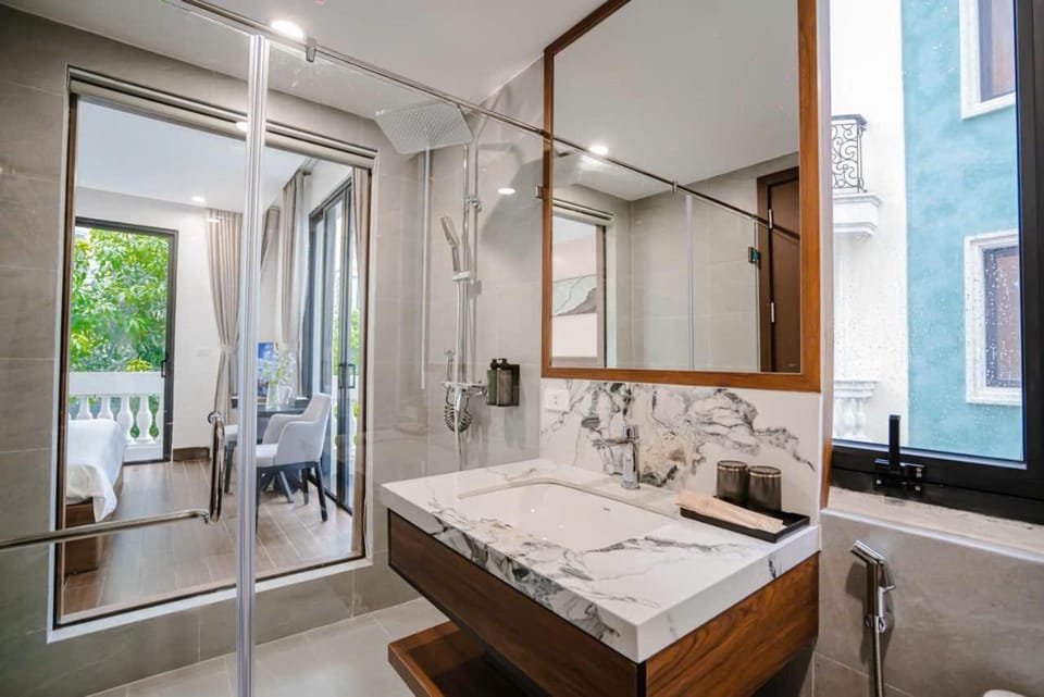 Bathroom, Photo of the whole room, Bedroom, towels
