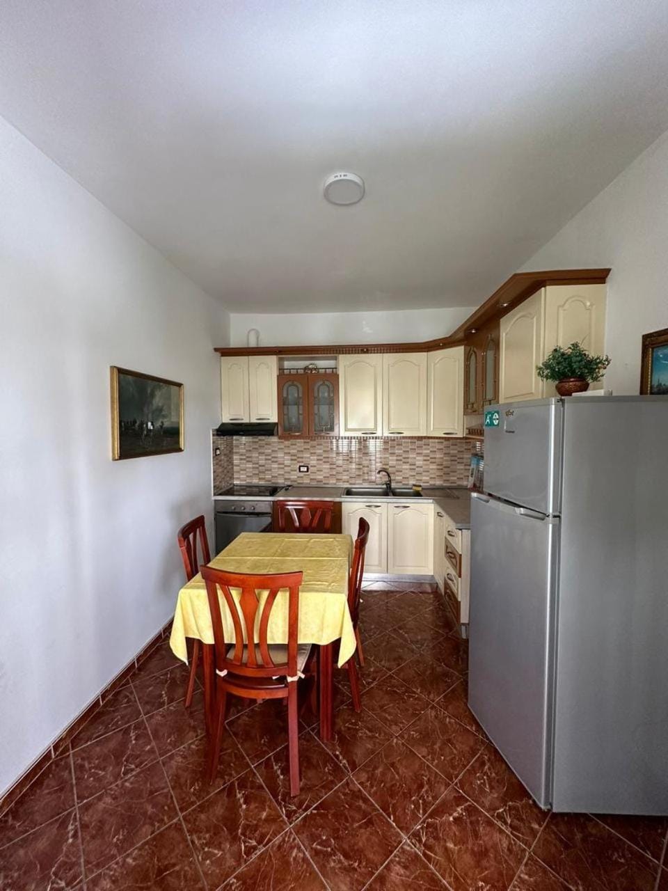 Kitchen or kitchenette, Dining area, stove