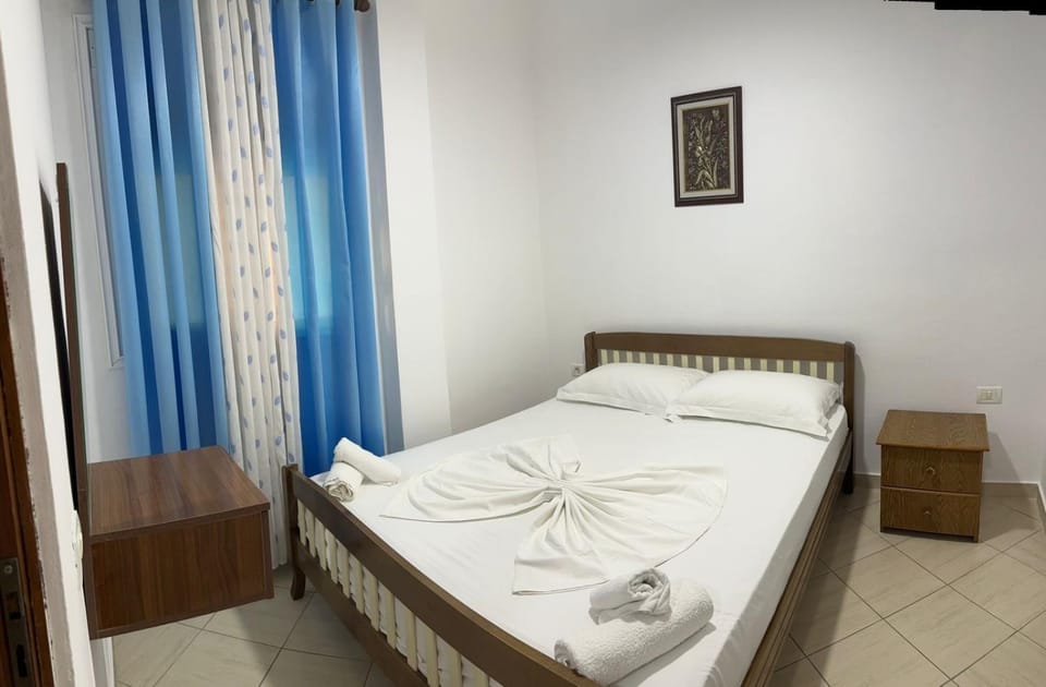 Bedroom, towels