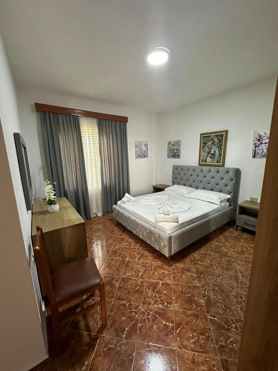Bed, Photo of the whole room, Bedroom