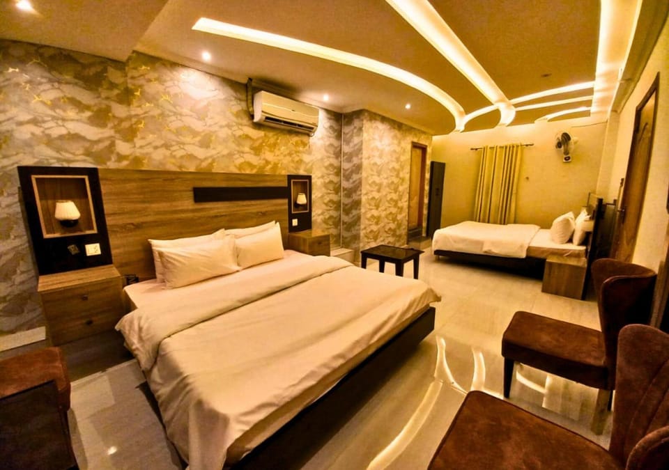 Photo of the whole room, Seating area, air conditioner