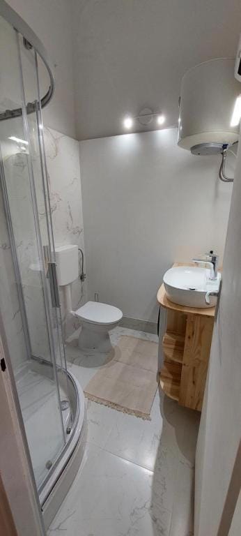 Shower, Toilet, Bath