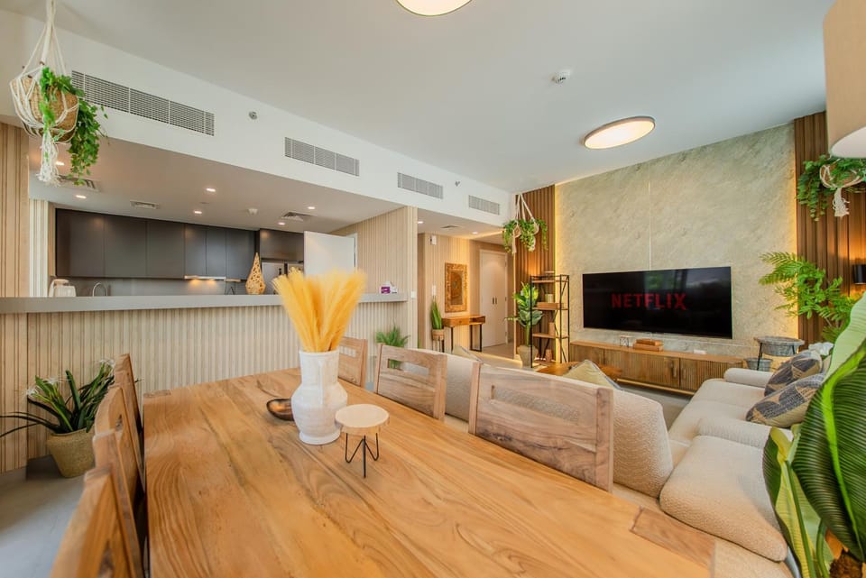 2BR Aljada Apartment - Forest Themed - Sleeps 6 - Balcony Apartment in Al Sharjah