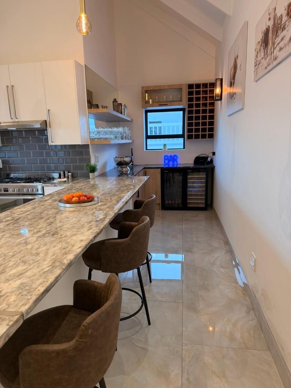 Lounge or bar, kitchen