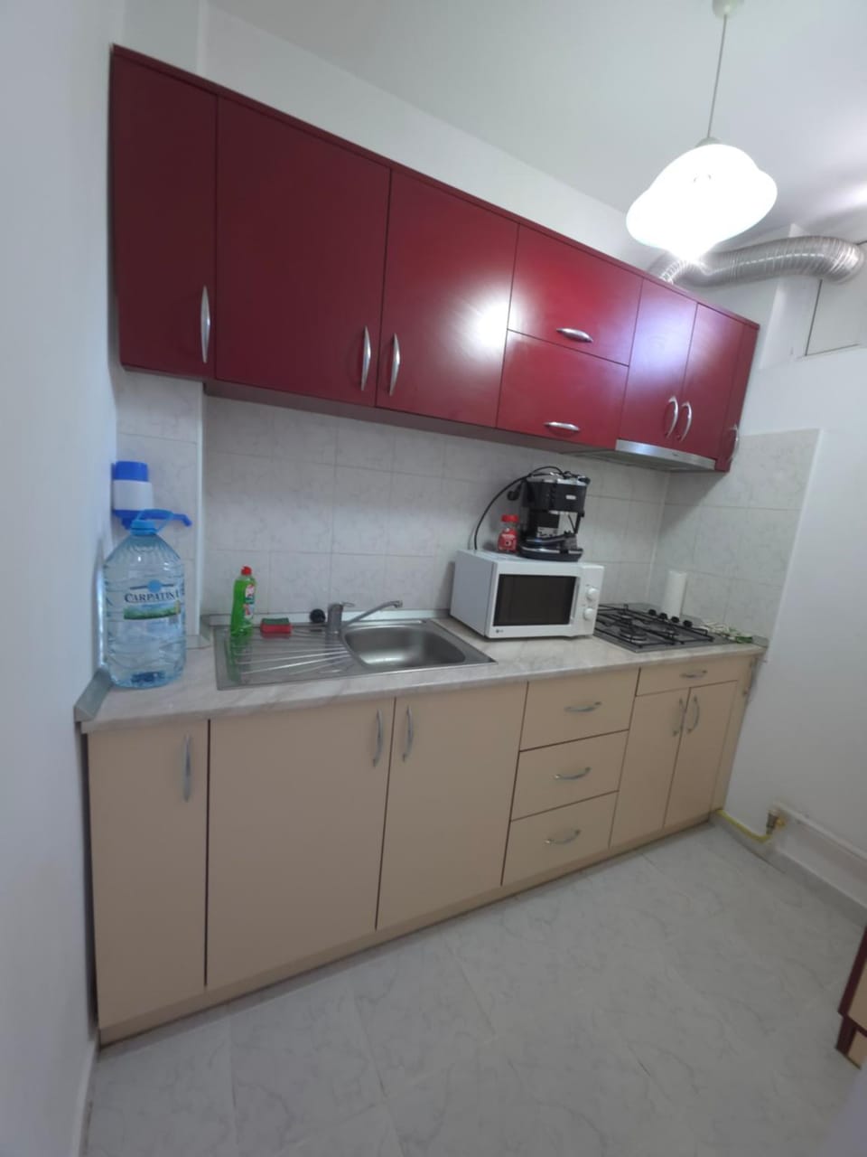 Coffee/tea facilities, Kitchen or kitchenette, stove