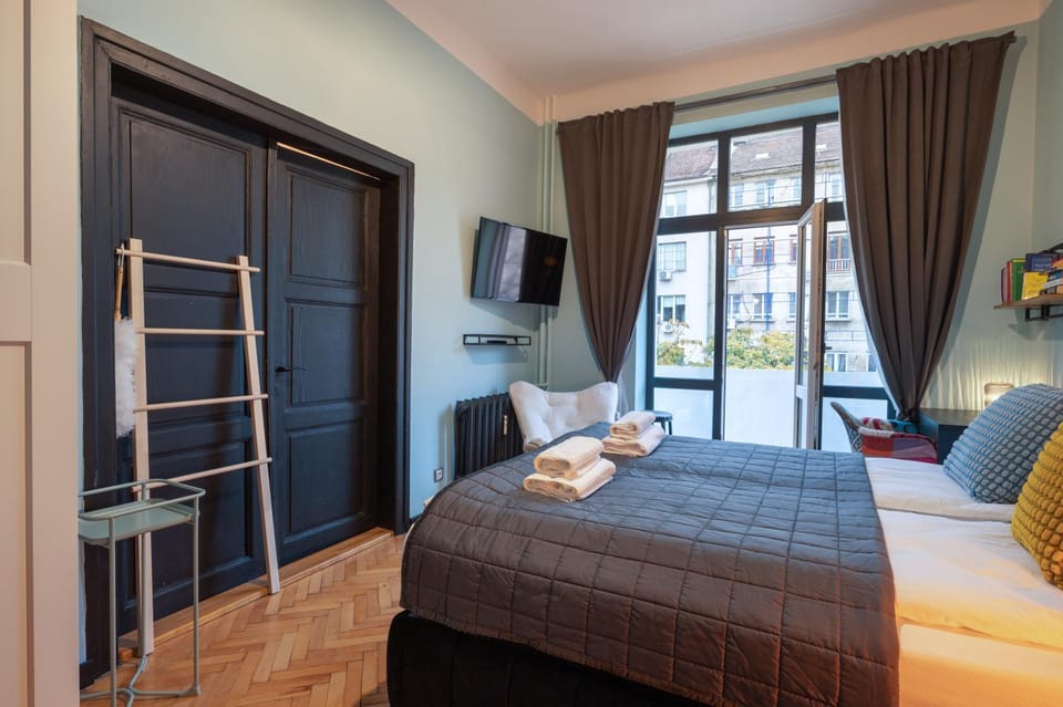 Communal lounge/ TV room, Bed, TV and multimedia, Photo of the whole room, Bedroom, towels