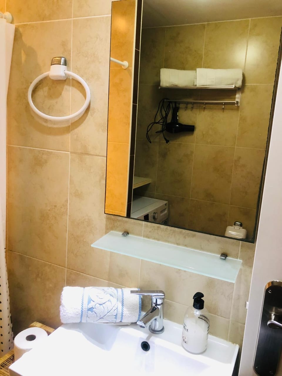 Shower, Bathroom, towels