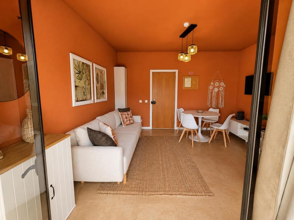 Patio, TV and multimedia, Living room, Seating area, Dining area, internet