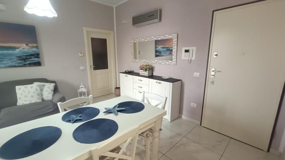 Seating area, Dining area, air conditioner