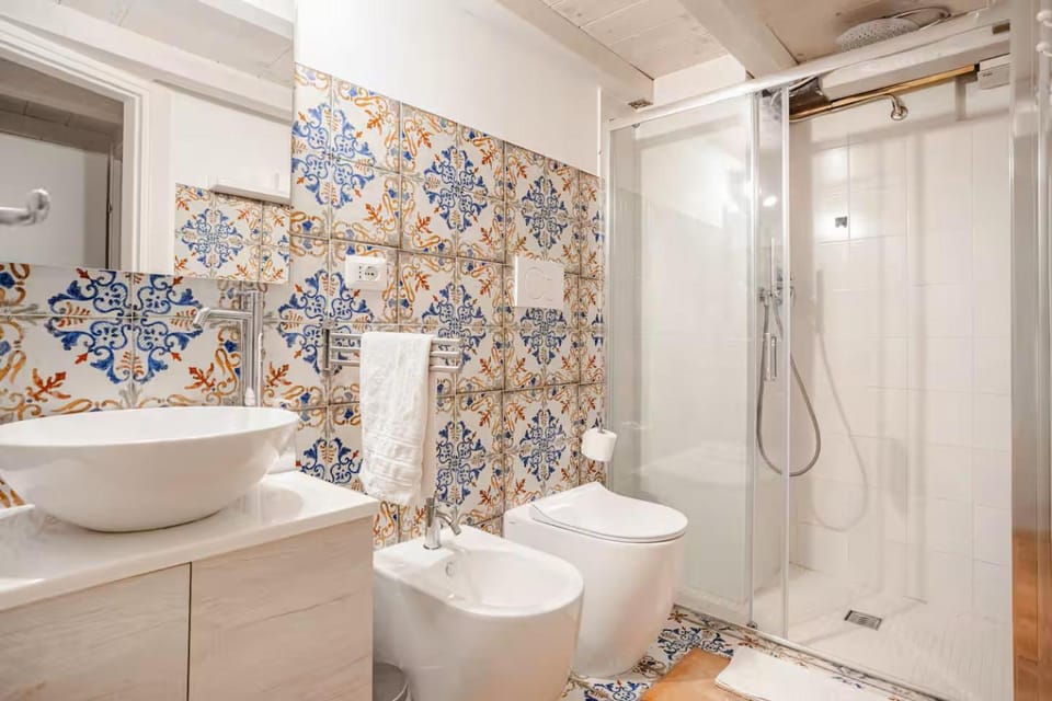 Shower, Toilet, Bathroom, bidet, towels