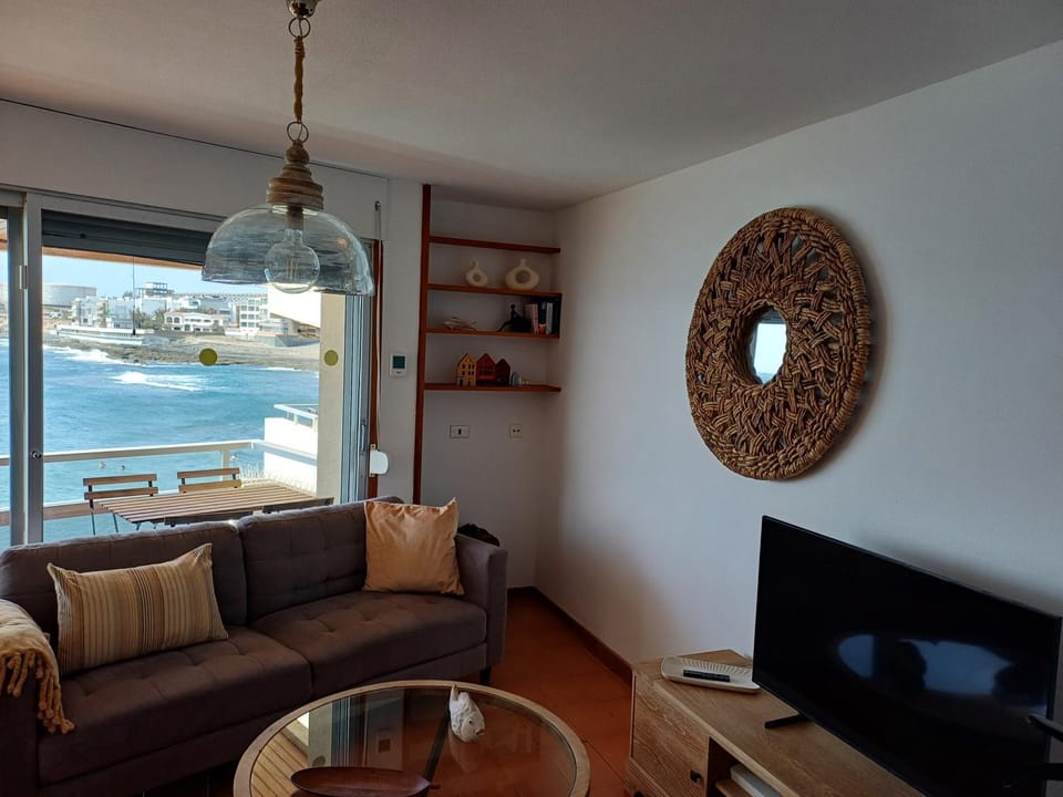 TV and multimedia, Living room, Sea view