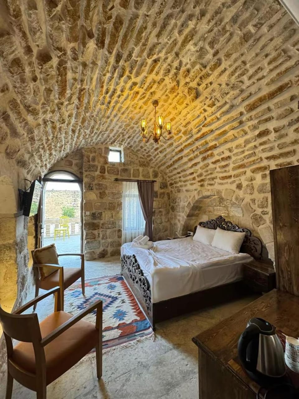 Bed, Photo of the whole room, Seating area, Bedroom