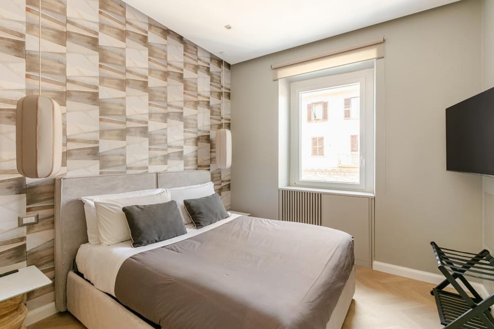 Bed, TV and multimedia, Bedroom