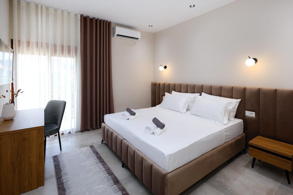 Bed, Photo of the whole room, Bedroom, air conditioner