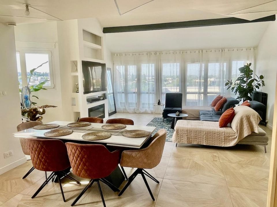 Penthouse de 170m2, 6 personnes avec jacuzzi et proche de Paris et Disney Apartment in Noisy-le-Grand