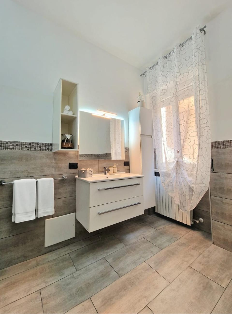 Shower, Bathroom, towels