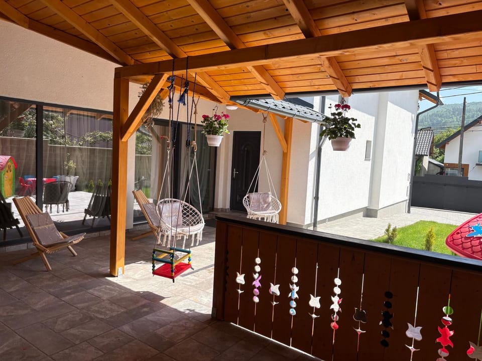 CASA COCA - La 100 m de Strandul Arinis si 200m de CENTRU - Gura Humorului Villa in Romania