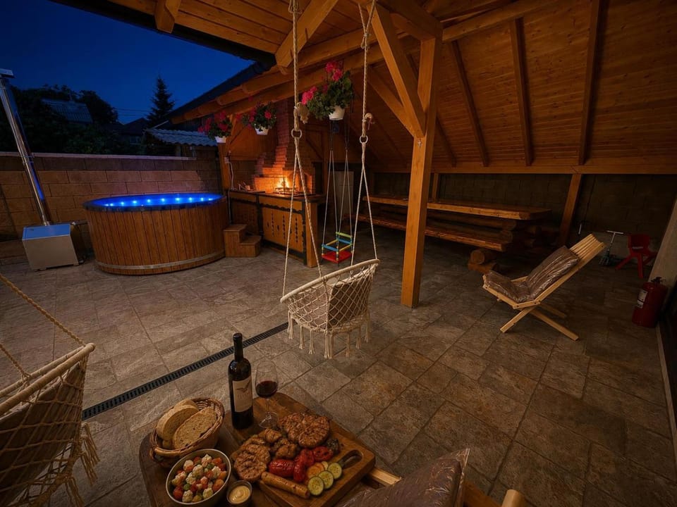 CASA COCA #- cu Ciubăr și hidromasaj, La 100 m de Strandul Arinis si 200m de CENTRU - Gura Humorului Villa in Romania
