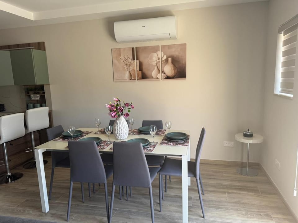 Dining area, Dinner