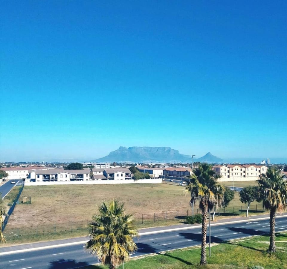 Blouberg Luxury Oasis With Pool & Scenic Mountain Views Apartment in Cape Town