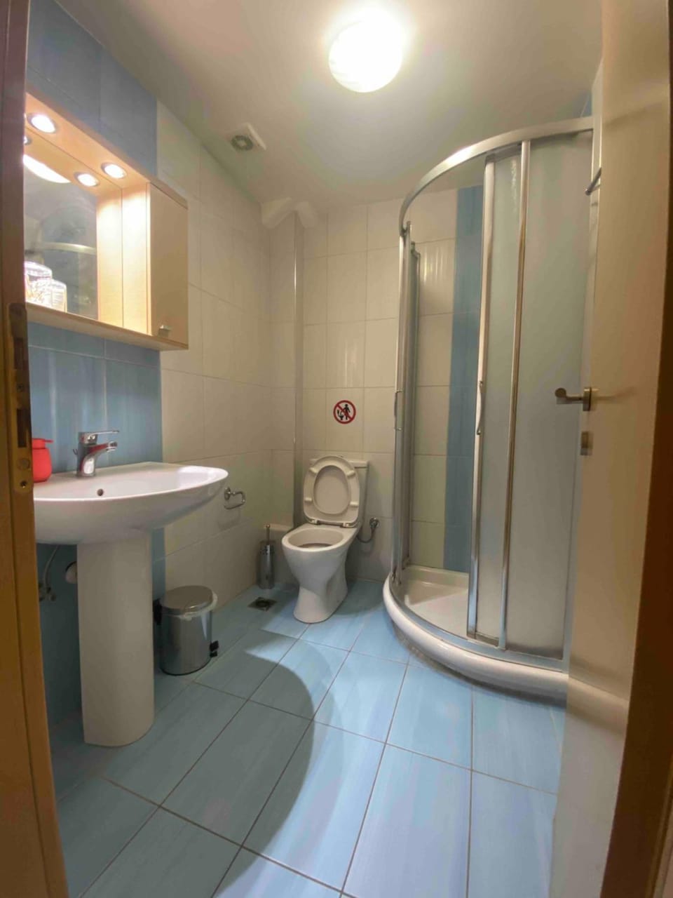 Shower, Toilet