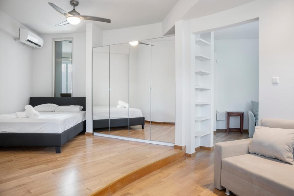 Bed, Living room, Photo of the whole room, Seating area, Bedroom, fireplace, towels, wardrobe, air conditioner