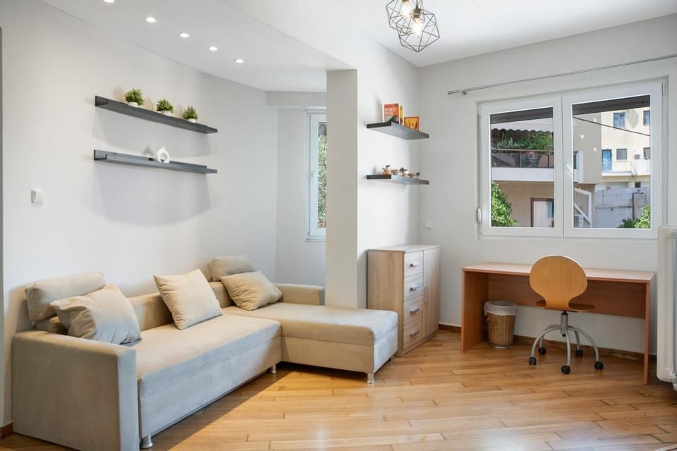 TV and multimedia, Kitchen or kitchenette, Living room, Seating area, Dining area