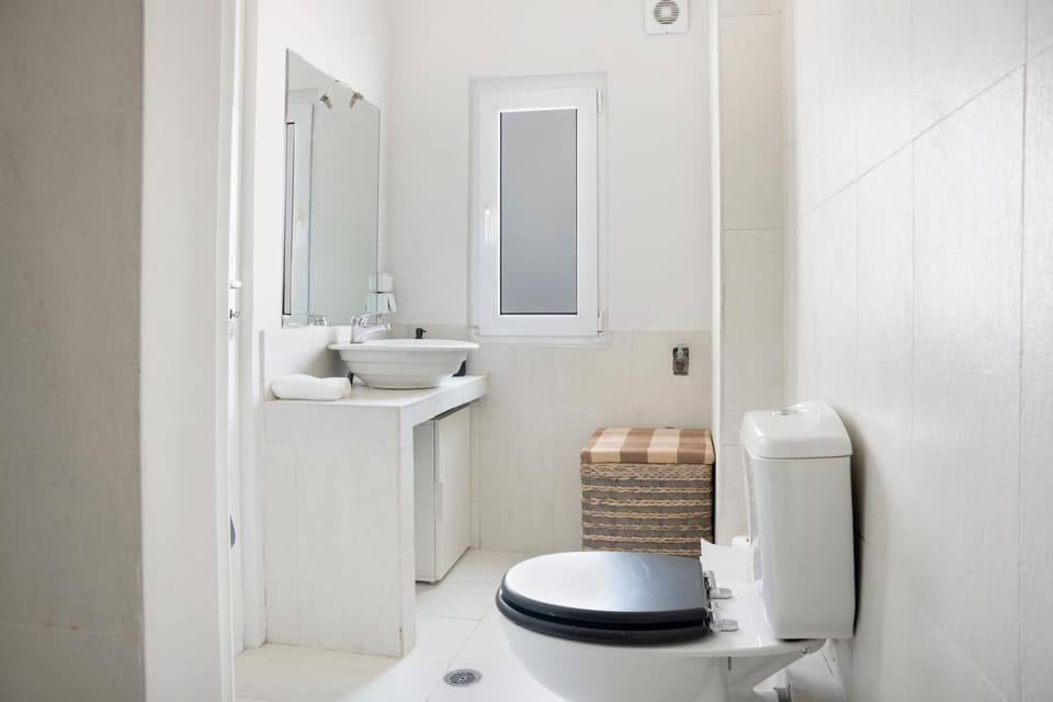 Toilet, Bathroom, towels