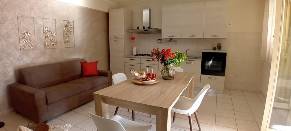 Kitchen or kitchenette, Living room, Seating area, Dining area