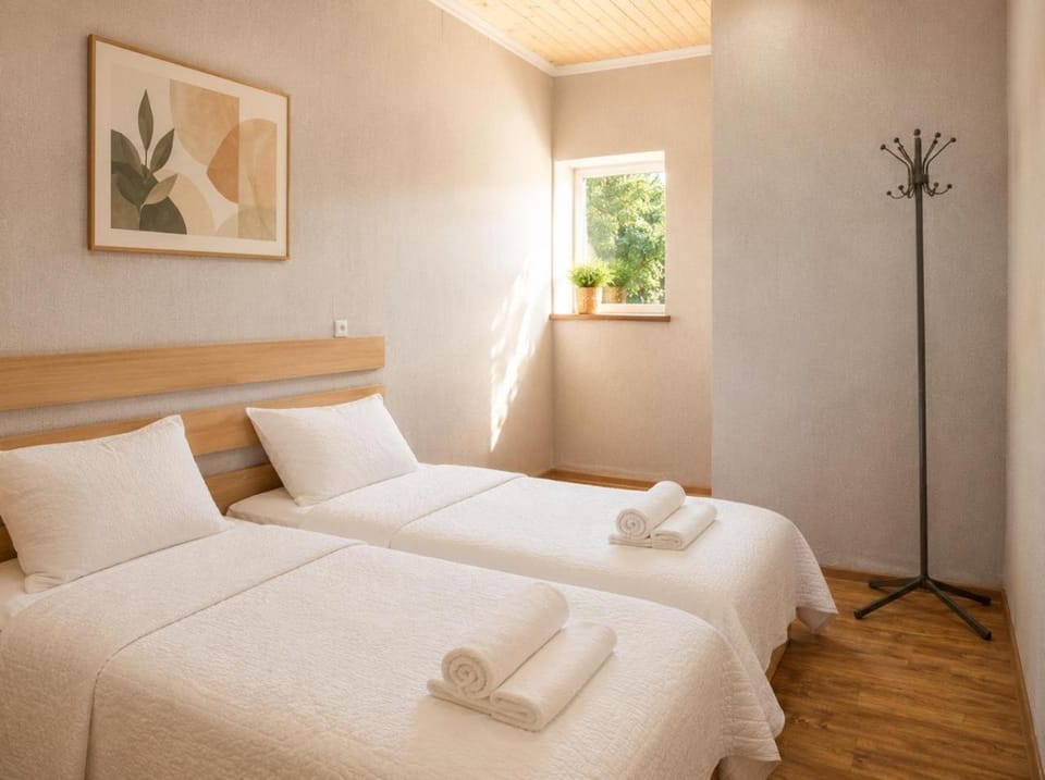 Bed, Photo of the whole room, Bedroom, towels
