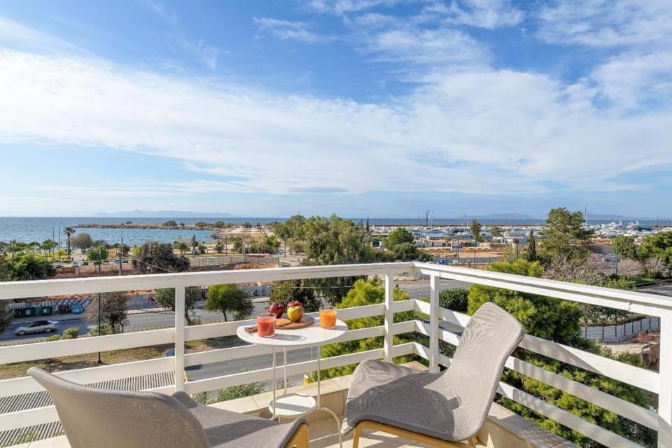 3 Bedroom Apartment Suite in Glyfada Apartment in South Athens