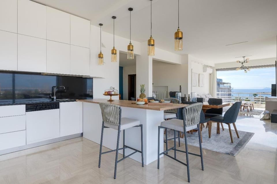 3 Bedroom Apartment Suite in Glyfada Apartment in South Athens