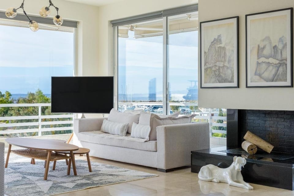 3 Bedroom Apartment Suite in Glyfada Apartment in South Athens