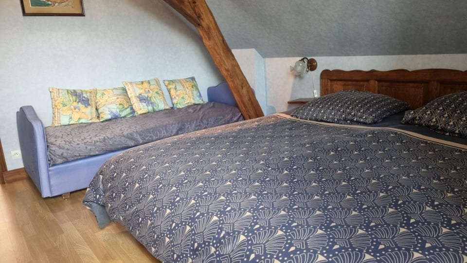 Appartement indépendant avec terrasse Apartment in Centre-Val de Loire