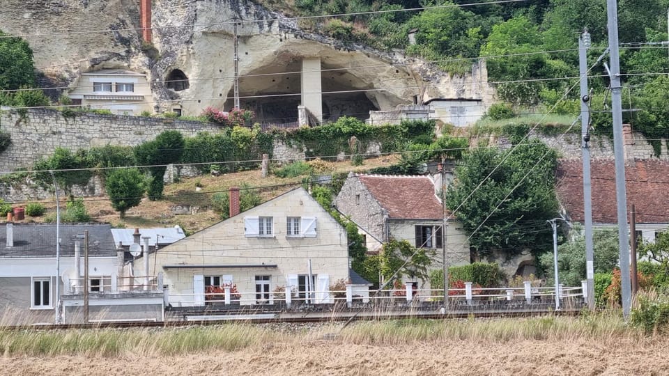 Appartement indépendant avec terrasse Apartment in Centre-Val de Loire