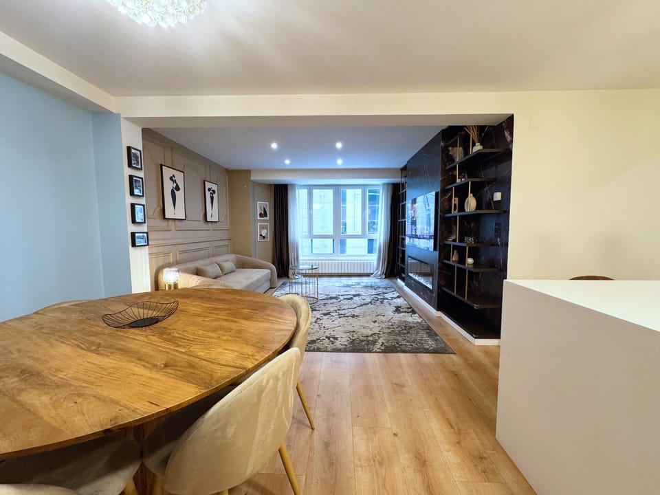 Living room, Photo of the whole room, Seating area