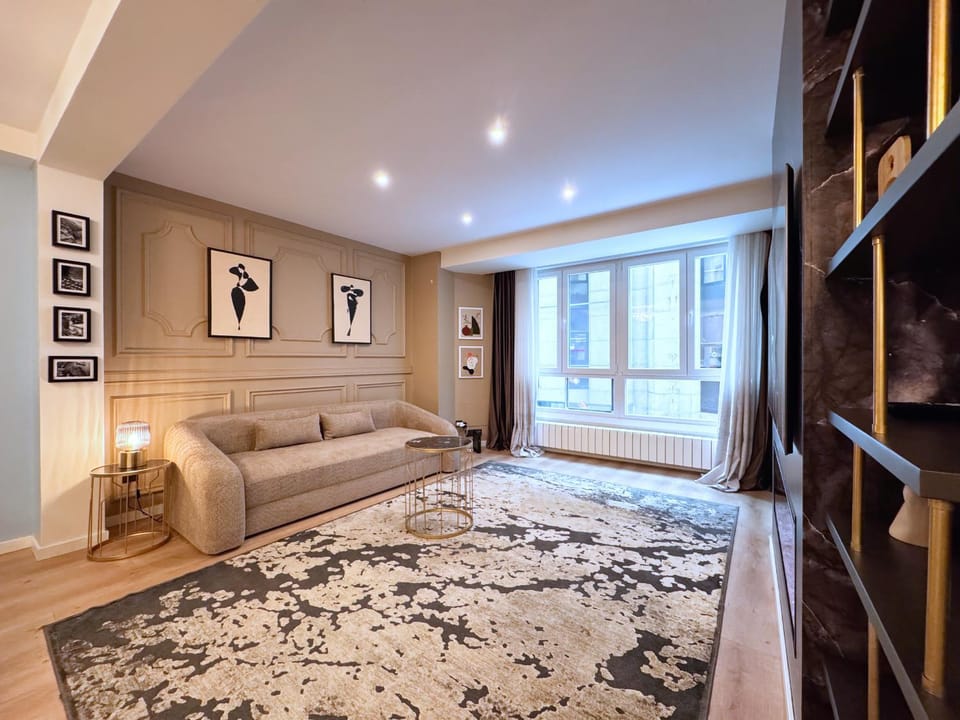 Living room, Photo of the whole room
