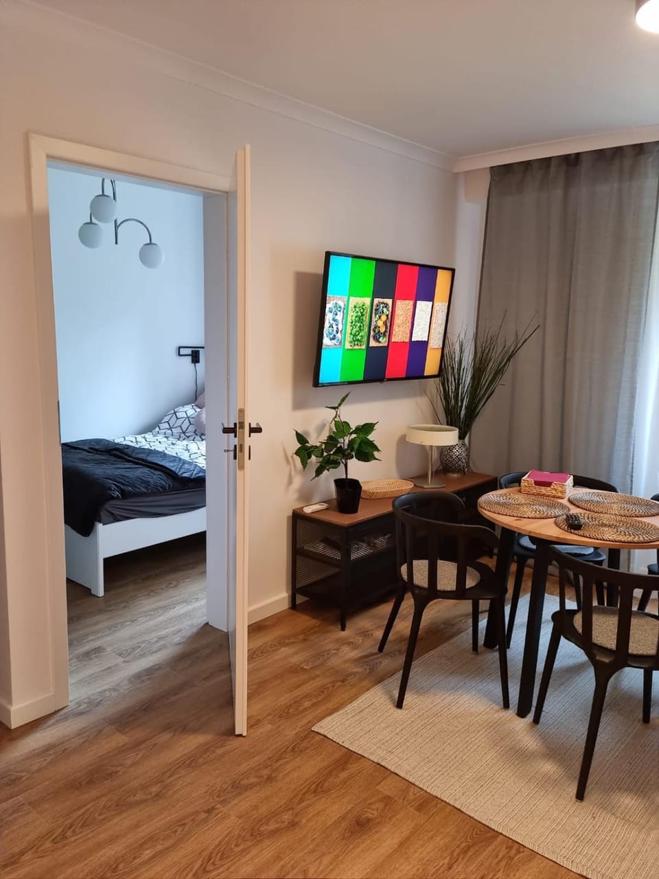 Communal lounge/ TV room, TV and multimedia, Living room, Photo of the whole room, Seating area, Evening entertainment, Bedroom