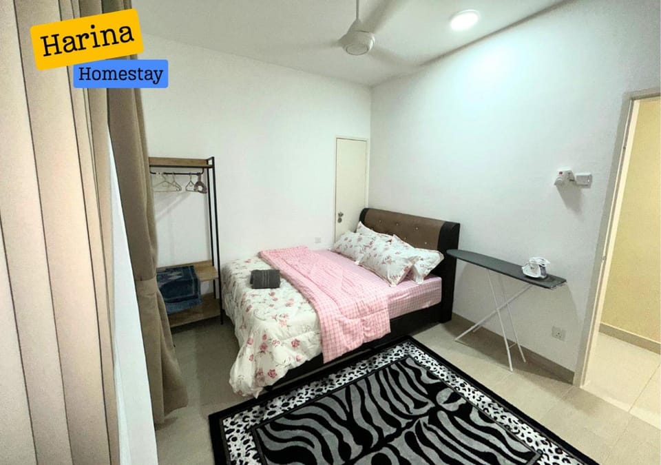 Bedroom, flat iron, towels